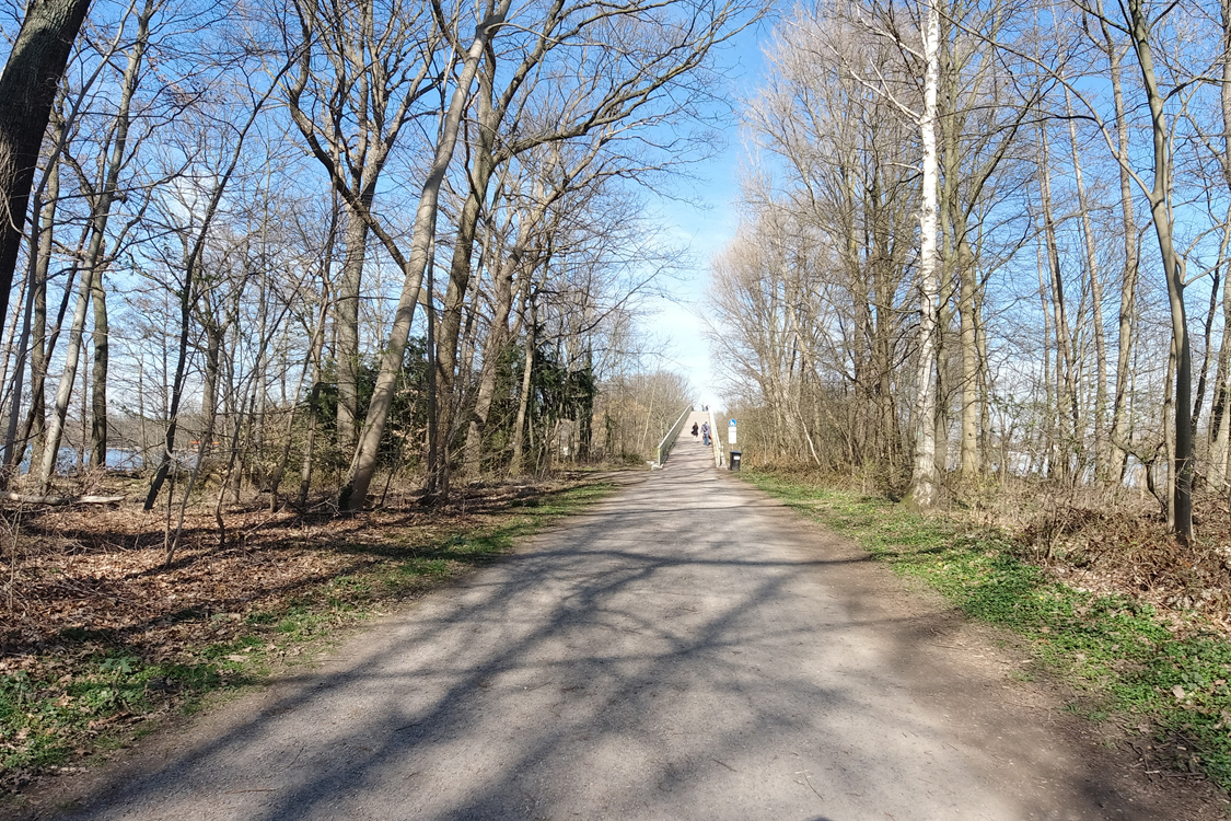 Vor der Gelben Brücke