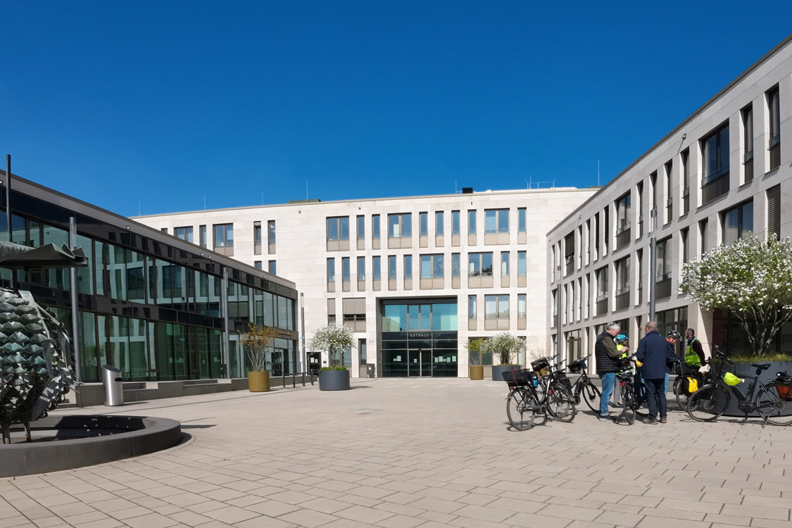 Start und Ziel: Rathausvorplatz