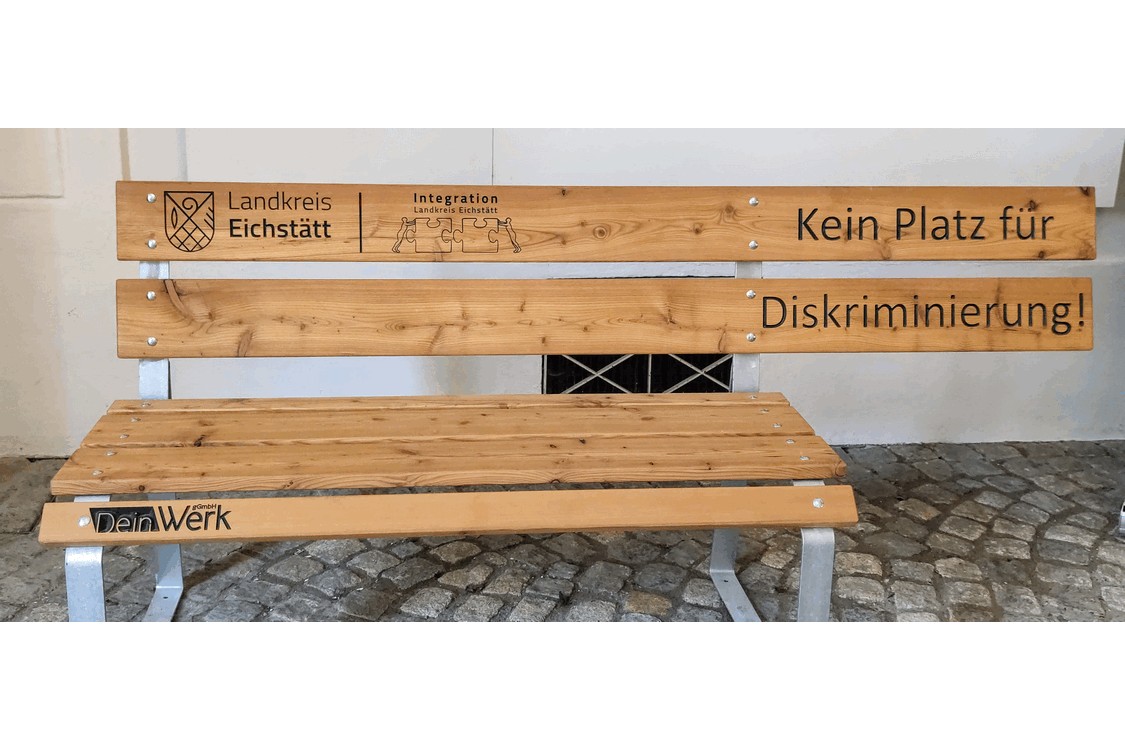 Ist nicht "anlehnen" schon zu viel?