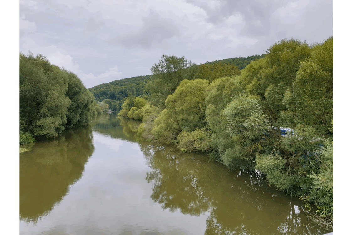 Ruhig fließt die Altmühl durch Solnhofen