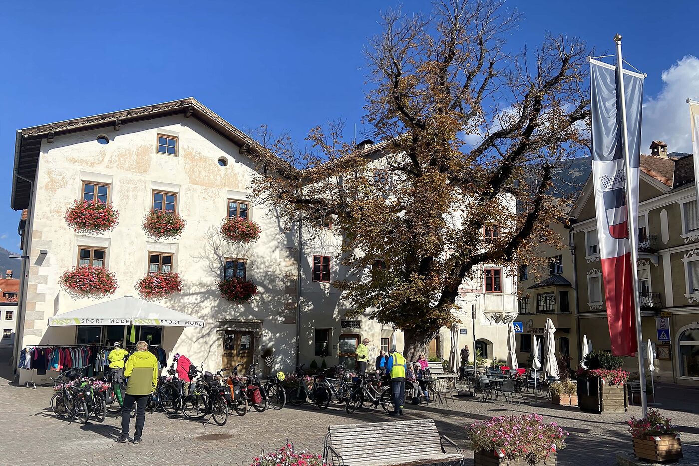 Auf dem Marktplatz in Glurns 2 Auf dem Marktplatz in Glurns 2