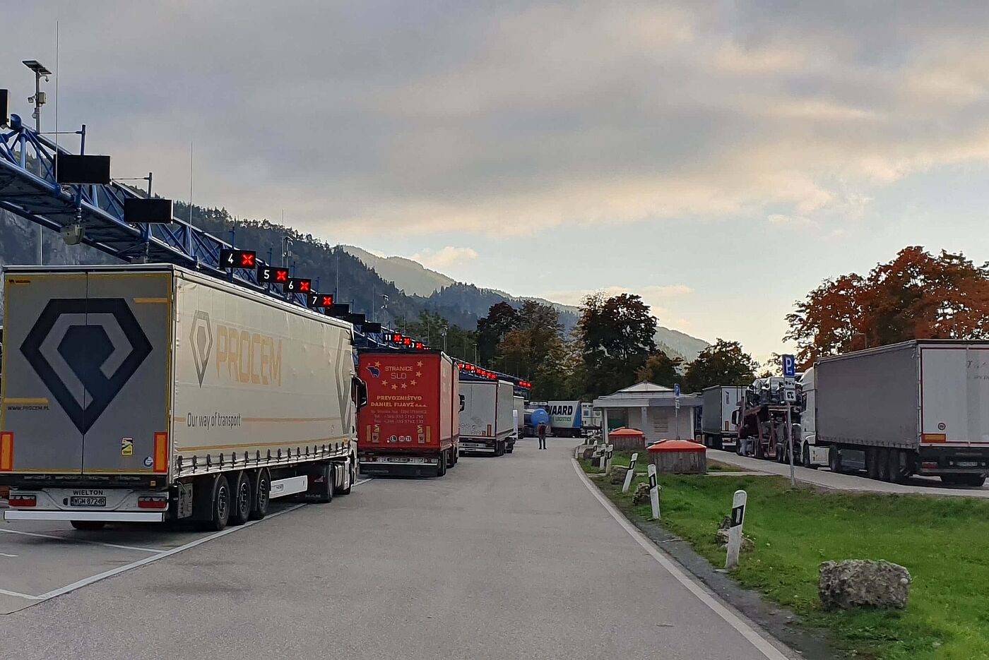 Vor der Grenze nach Österreich Vor der Grenze nach Österreich