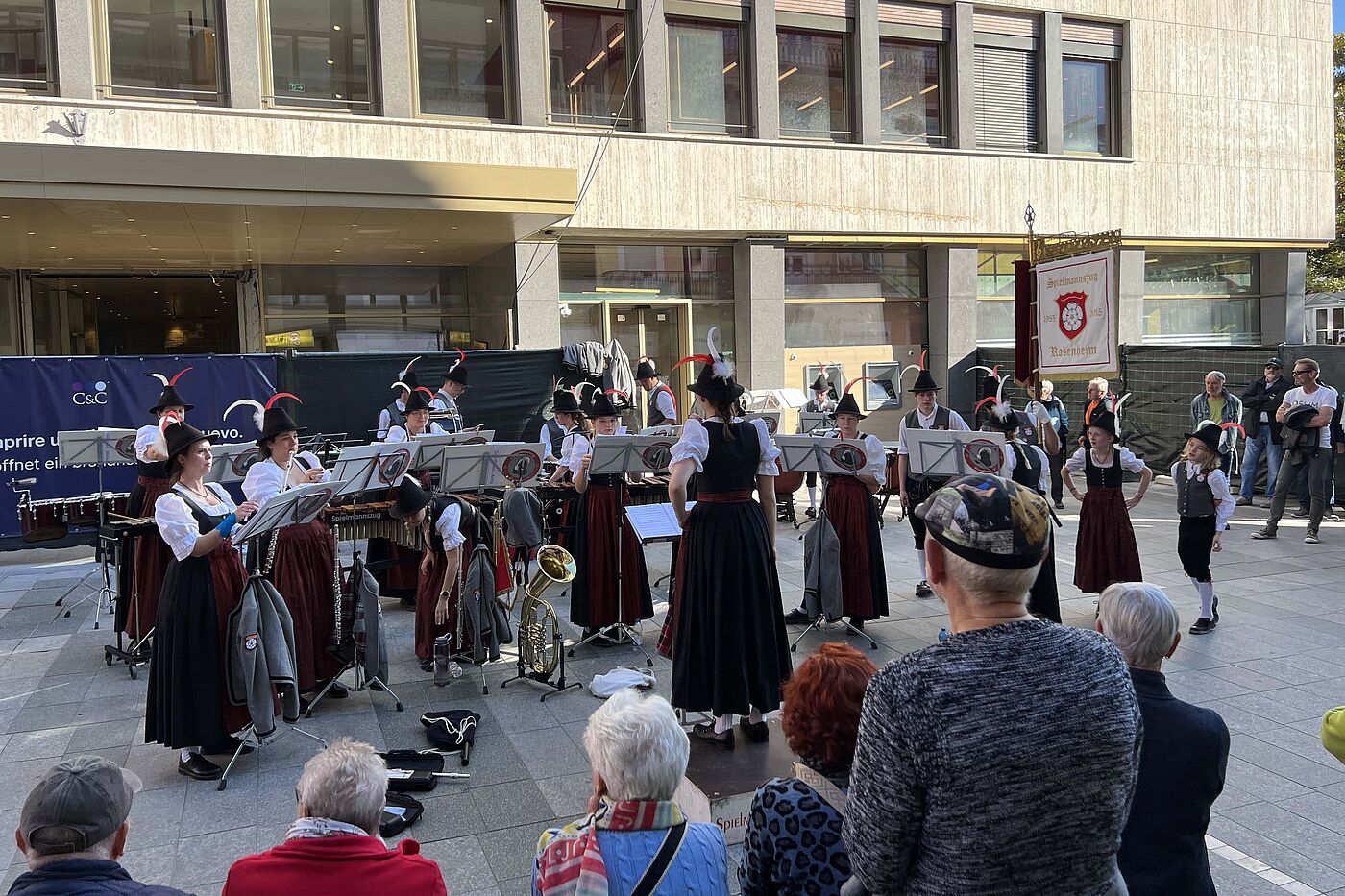 Und dann ist man wieder in Meran - auf dem jährlichen Traubenfest Und dann ist man wieder in Meran - auf dem jährlichen Traubenfest