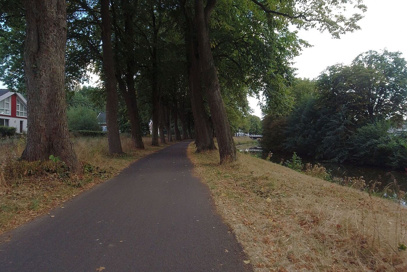 Am Nordhorn-Almelo-Kanal in der Nähe des Hotels