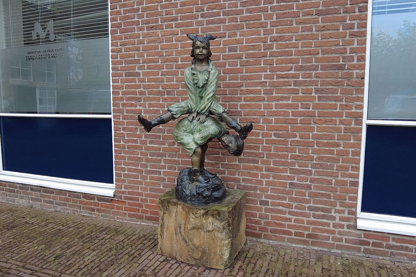 Eine Statue von Emanuele de Regi