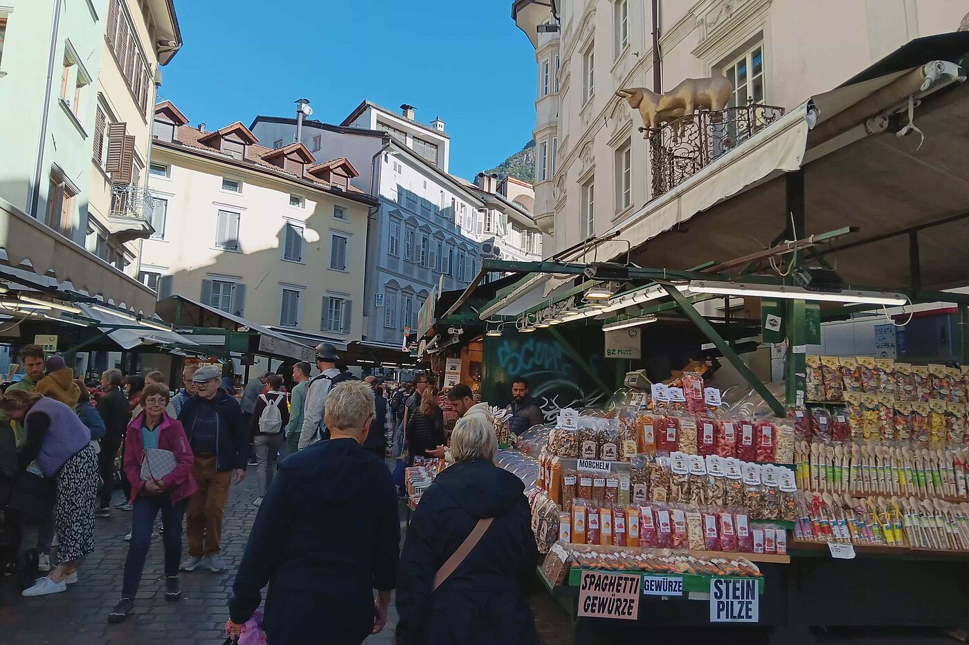 In der Fußgängerzone von Bozen In der Fußgängerzone von Bozen