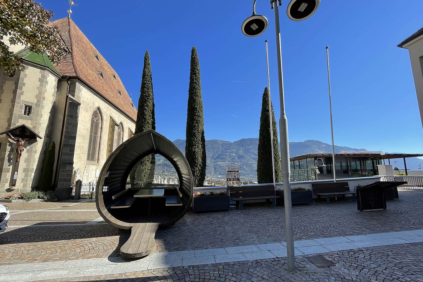 Ein Blick vom Kirchplatz in Marling Ein Blick vom Kirchplatz in Marling