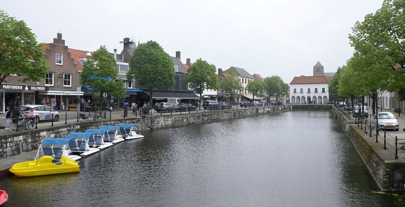 Das war der Hafen der Stadt Brügge an der Schleuse von Sluis ins Meer