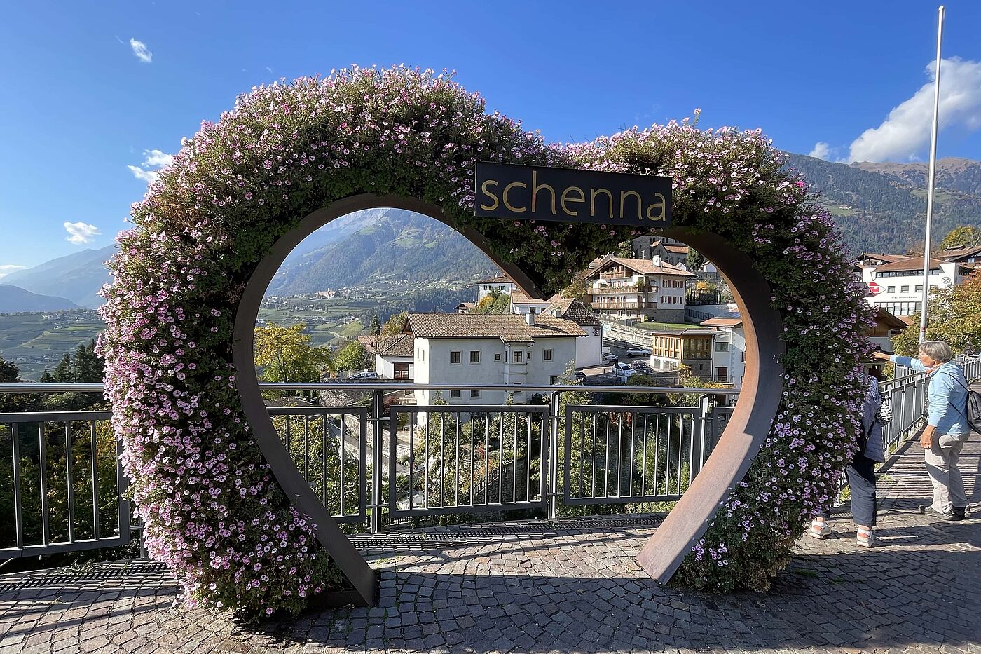 Der gelenkte Blick auf Schenna Der gelenkte Blick auf Schenna