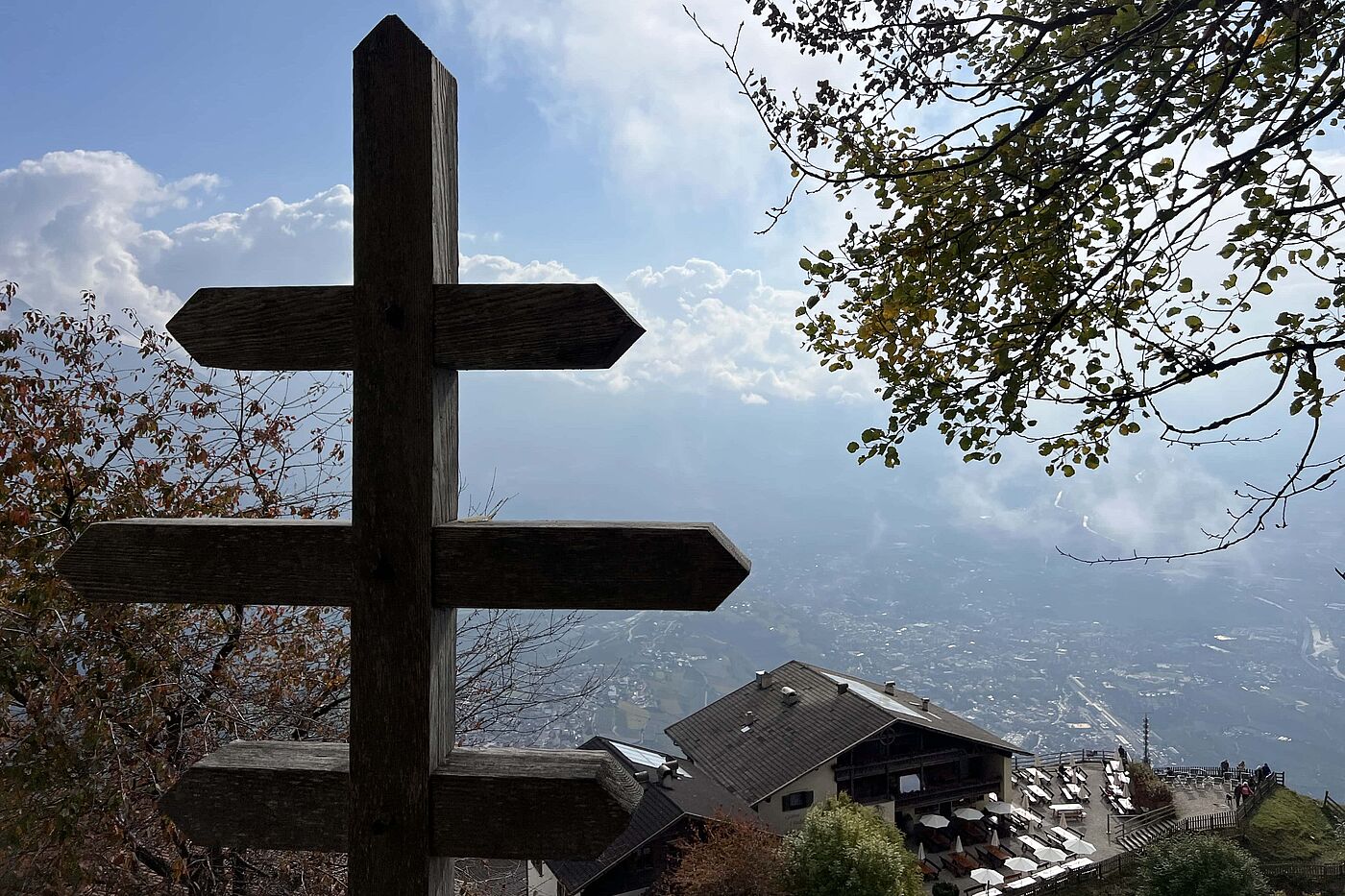 Das ist zwar nicht das Gipfelkreuz, aber wir sind oben Das ist zwar nicht das Gipfelkreuz, aber wir sind oben