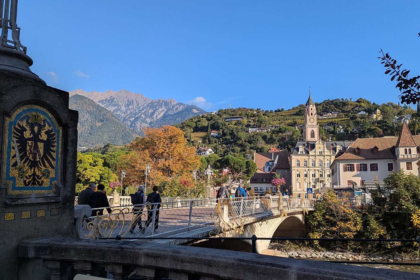 Wanderung zum Sessellift nach Dorf Tirol Wanderung zum Sessellift nach Dorf Tirol
