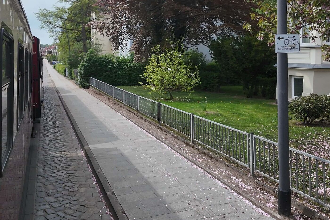 Radfahrer: Runter von der Straße! Auf den Gehweg?