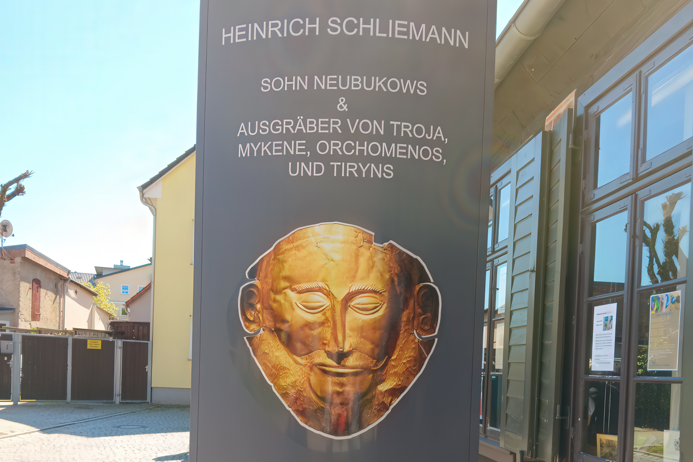 Schild vor dem Museum