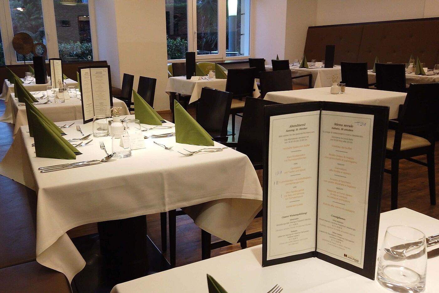 Der Abendtisch ist wieder bereit für uns - mit der Menükarte Der Abendtisch ist wieder bereit für uns - mit der Menükarte