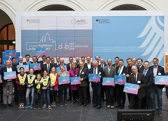 Gewinnerstädte des ADFC-Fahrradklima-Tests. Gewinnerstädte des ADFC-Fahrradklima-Tests.
