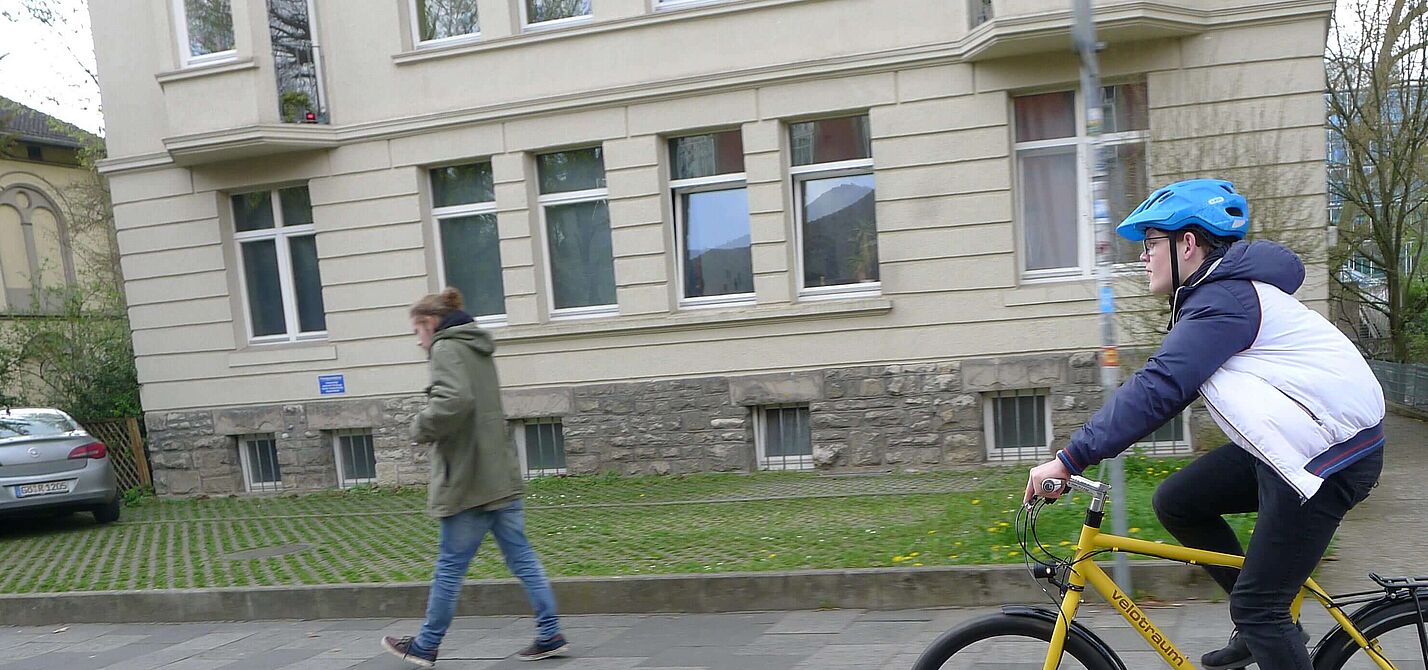 Radfahrer und Fußgänger Radfahrer und Fußgänger