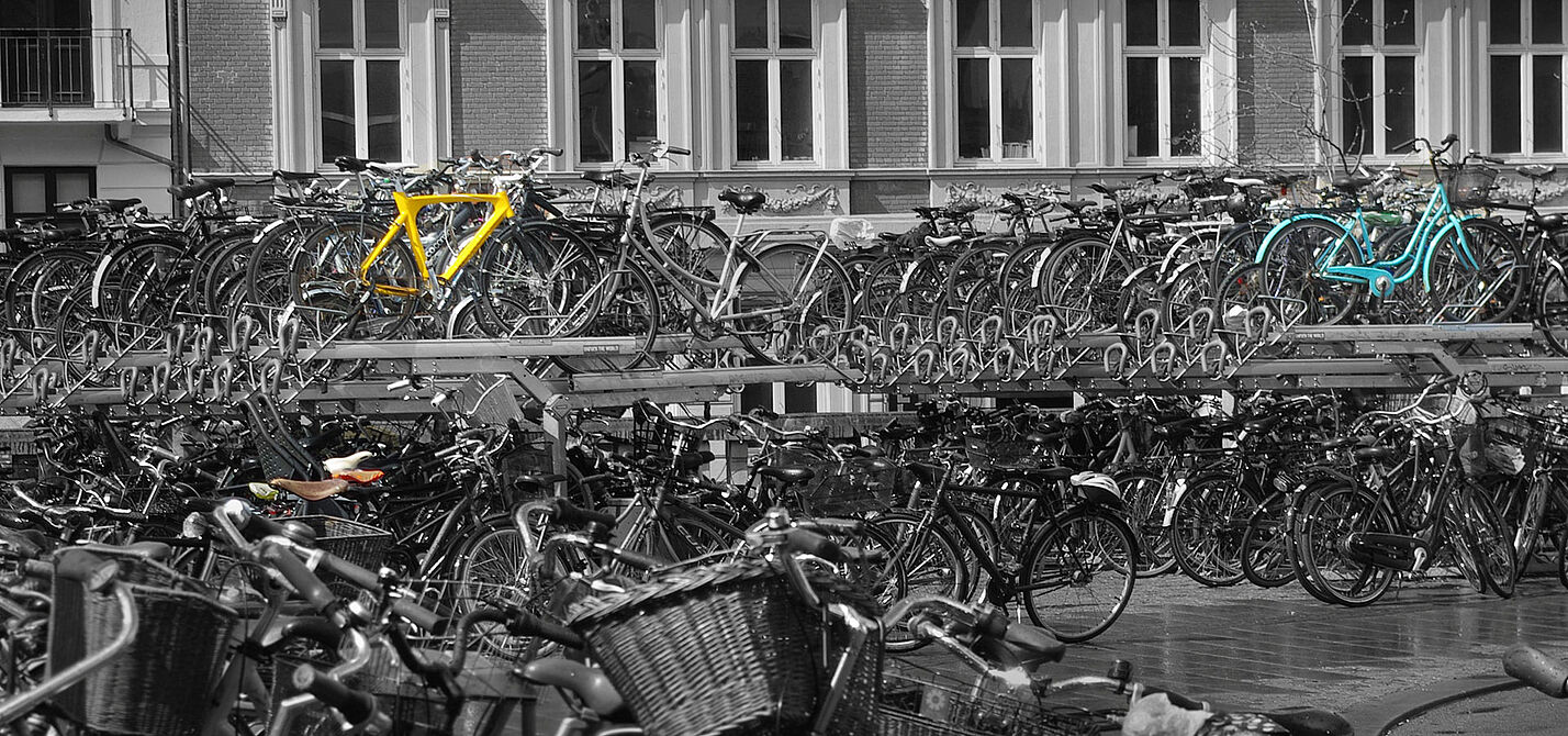Abstellen in 2 Etagen Finden Sie Ihr Fahrrad.